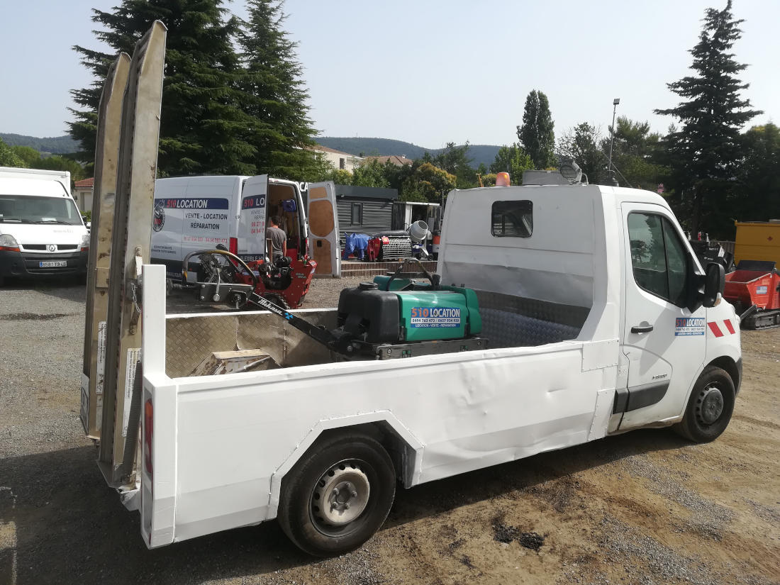 Camion avec compacteur